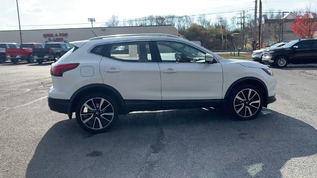 2018 Nissan Rogue Sport Vehicle Photo in MOON TOWNSHIP, PA 15108-2571