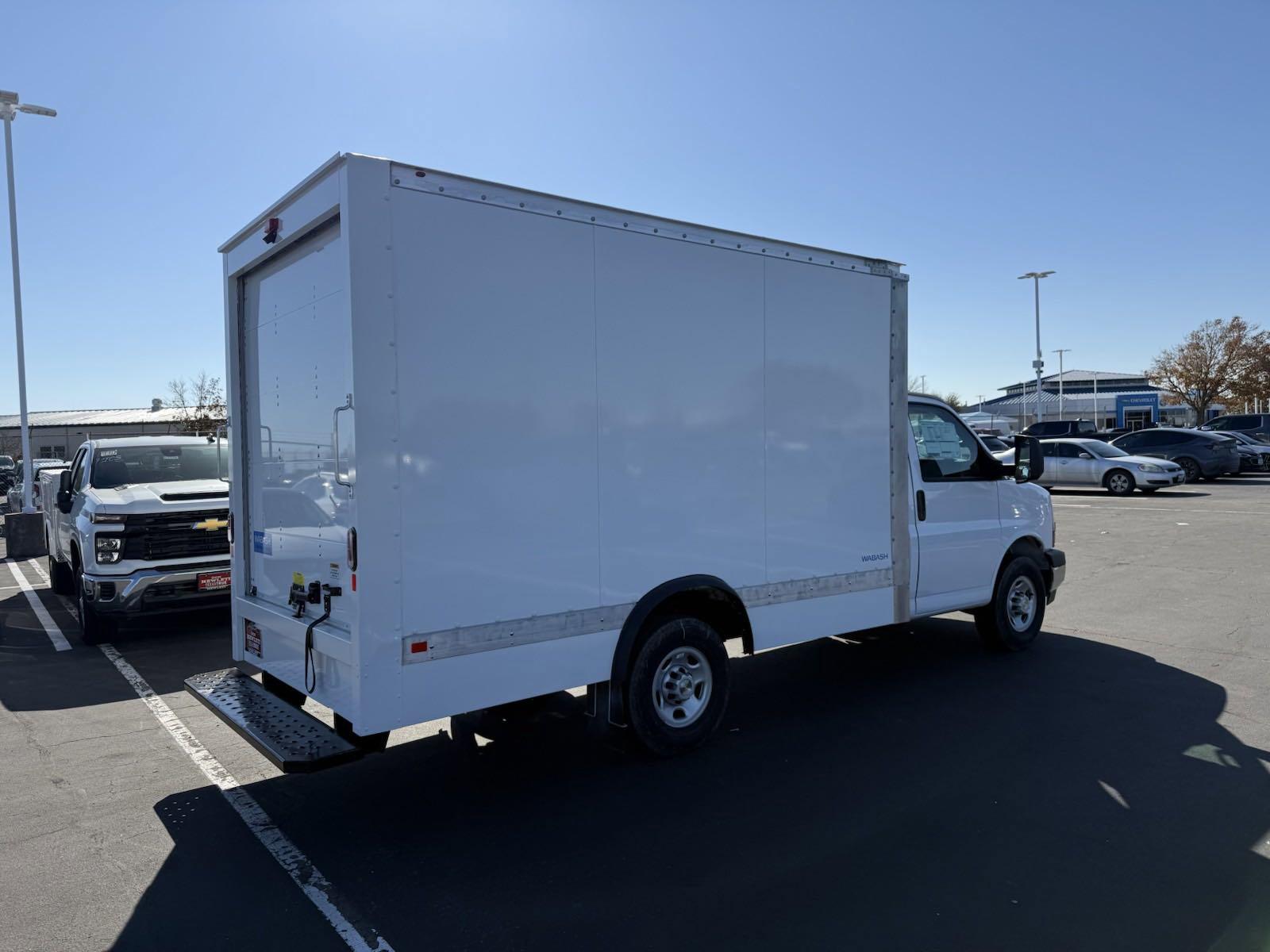 2024 Chevrolet Express Cutaway 3500 Vehicle Photo in GEORGETOWN, TX 78626-7508