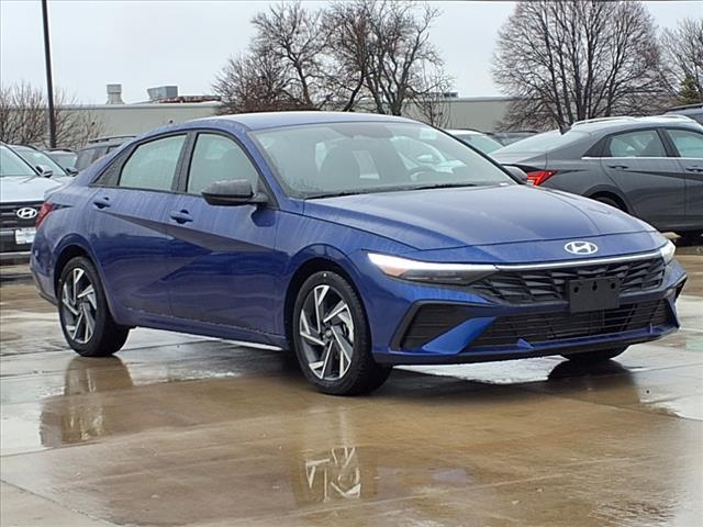 2025 Hyundai ELANTRA Vehicle Photo in Peoria, IL 61615