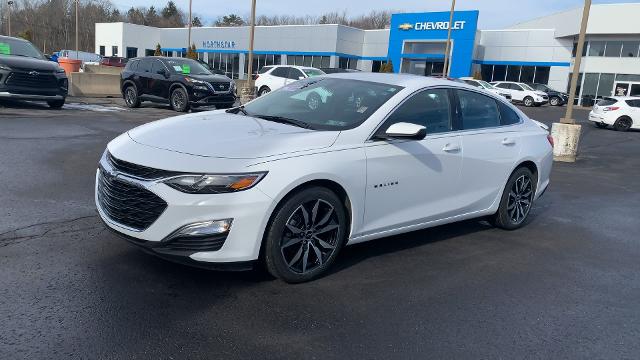 2022 Chevrolet Malibu Vehicle Photo in MOON TOWNSHIP, PA 15108-2571