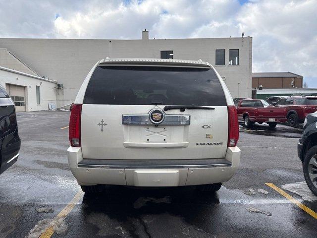 2013 Cadillac Escalade Vehicle Photo in Akron, OH 44320