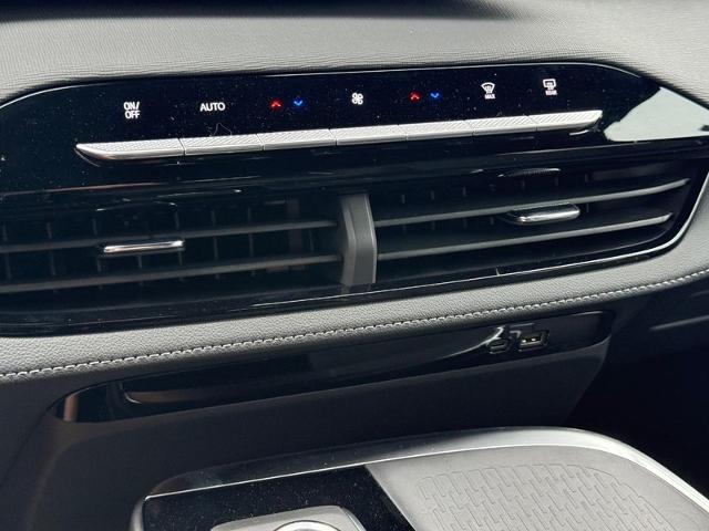 2025 Buick Enclave Vehicle Photo in COLUMBIA, MO 65203-3903