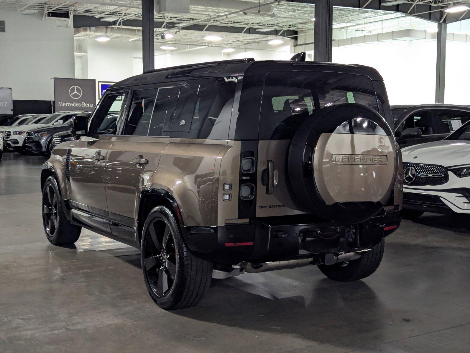 2024 Land Rover Defender Vehicle Photo in Pompano Beach, FL 33064