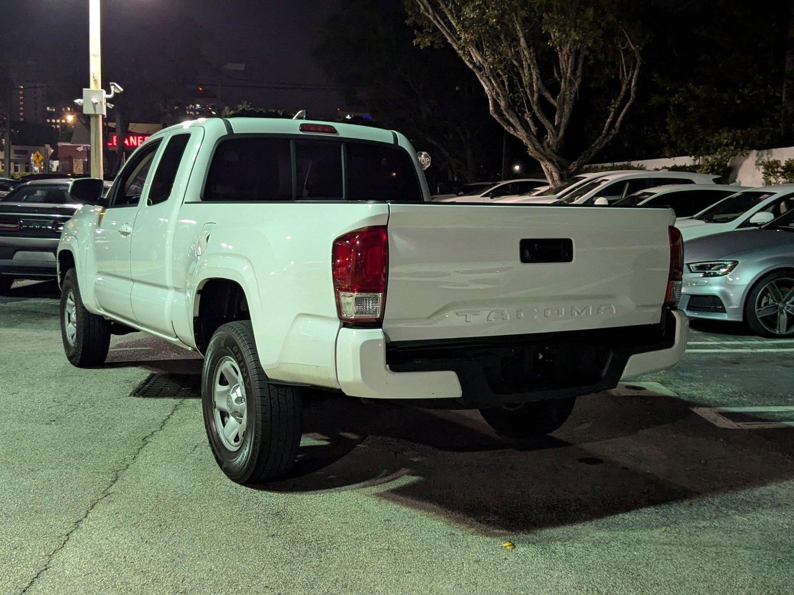 2017 Toyota Tacoma Vehicle Photo in Miami, FL 33135