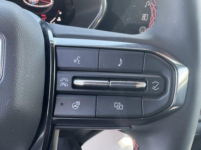 2024 GMC Canyon Vehicle Photo in LEOMINSTER, MA 01453-2952