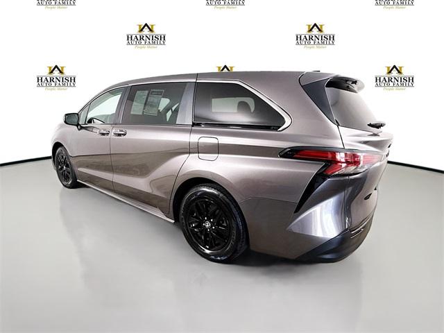 2022 Toyota Sienna Vehicle Photo in Everett, WA 98204
