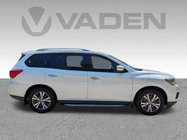 2018 Nissan Pathfinder Vehicle Photo in BRUNSWICK, GA 31525-1881