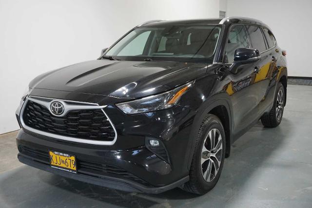 2022 Toyota Highlander Vehicle Photo in ANCHORAGE, AK 99515-2026