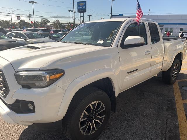 2022 Toyota Tacoma TRD Sport photo 3