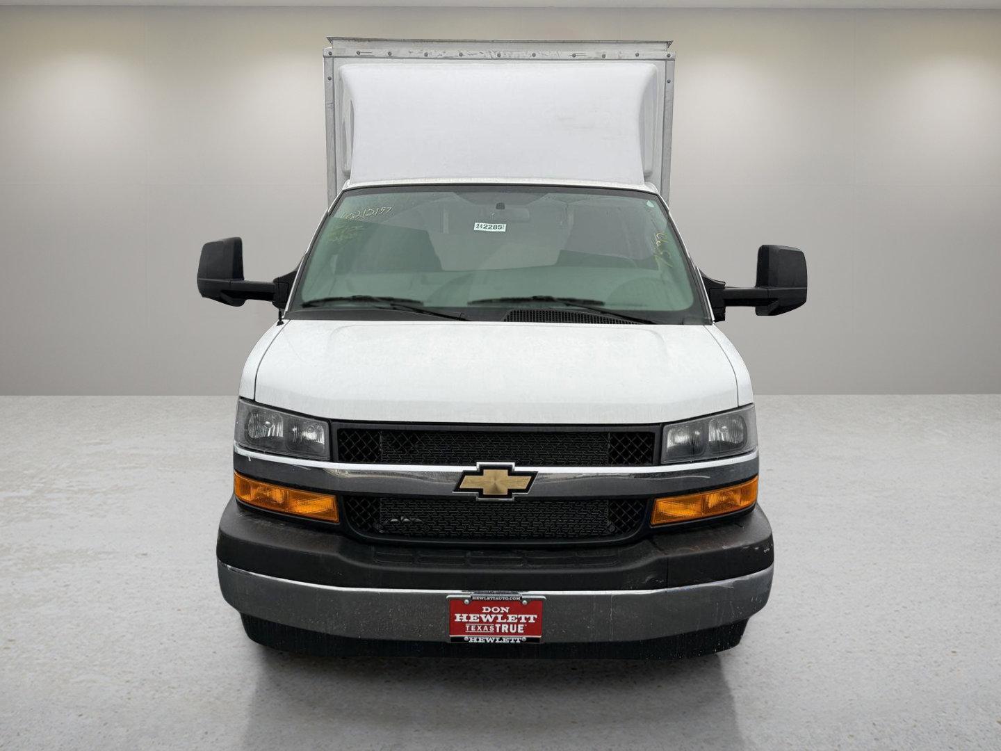2024 Chevrolet Express Cutaway 3500 Vehicle Photo in GEORGETOWN, TX 78626-7508