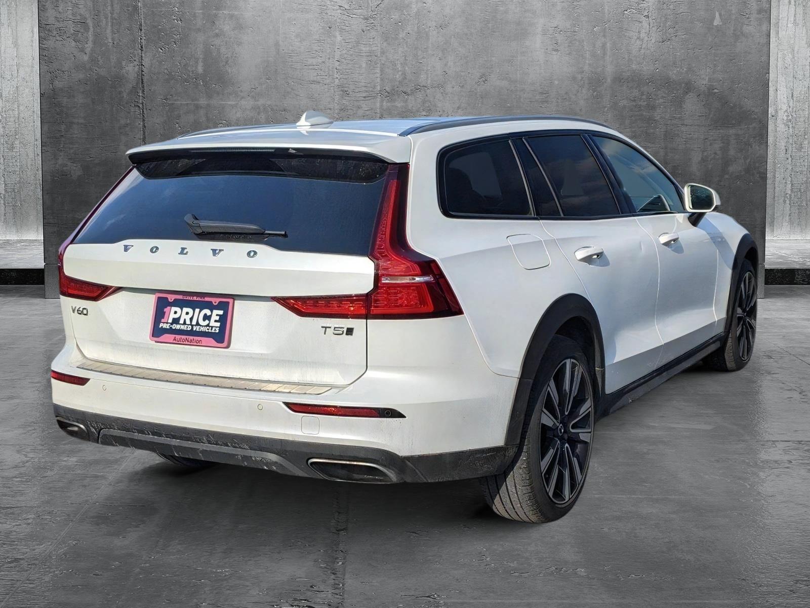 2020 Volvo V60 Cross Country Vehicle Photo in Cockeysville, MD 21030