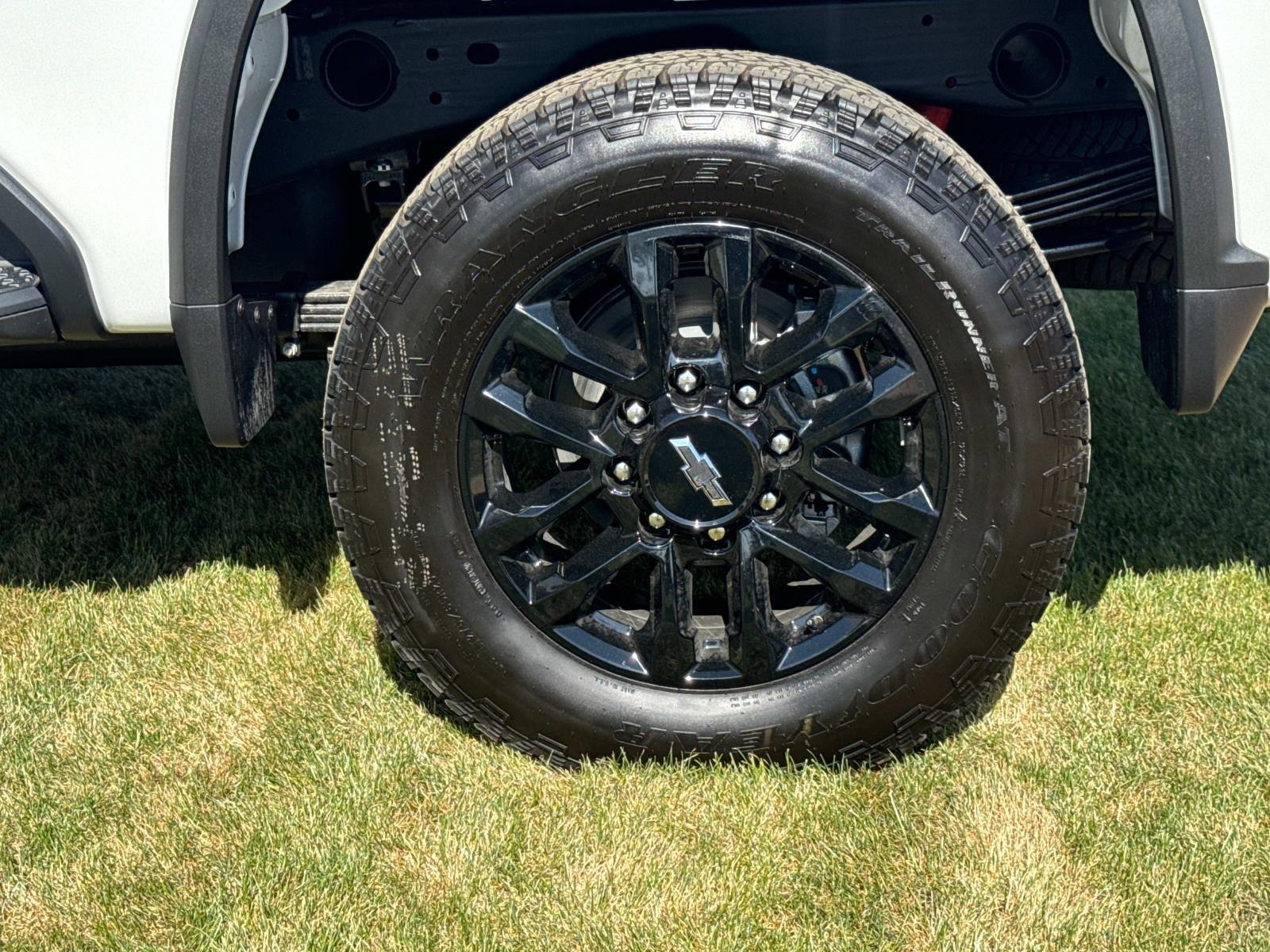 2025 Chevrolet Silverado 2500 HD Vehicle Photo in LOS ANGELES, CA 90007-3794