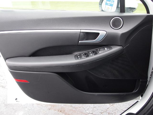 2024 Hyundai Sonata Hybrid Vehicle Photo in MADISON, IN 47250-1611