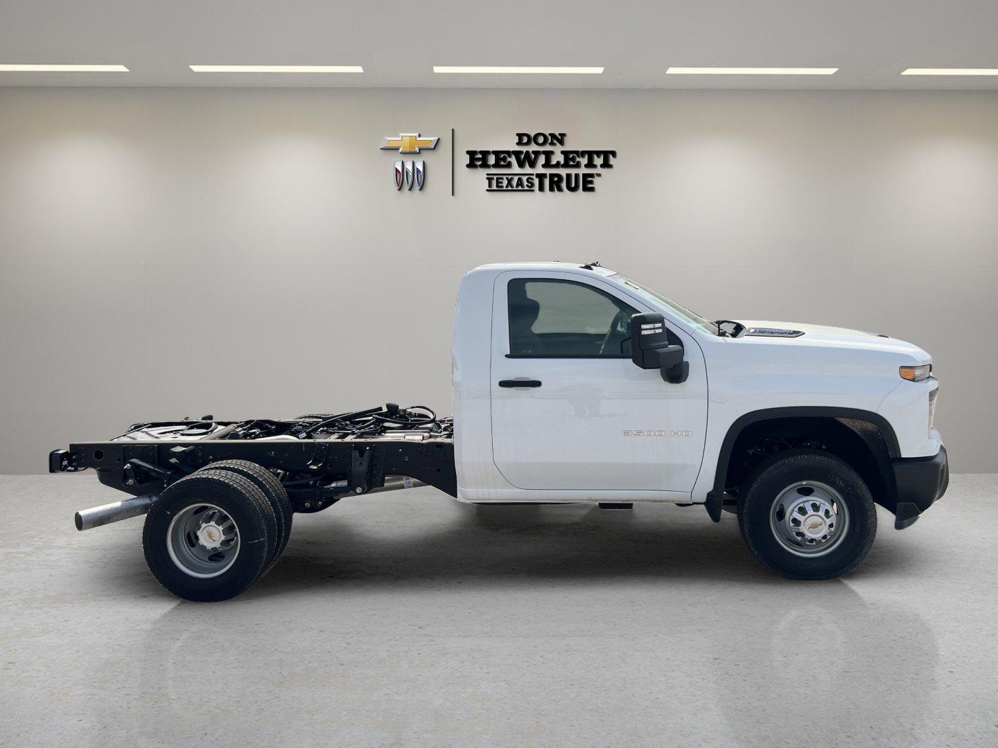 2025 Chevrolet Silverado 3500 HD Chassis Cab Vehicle Photo in GEORGETOWN, TX 78626-7508