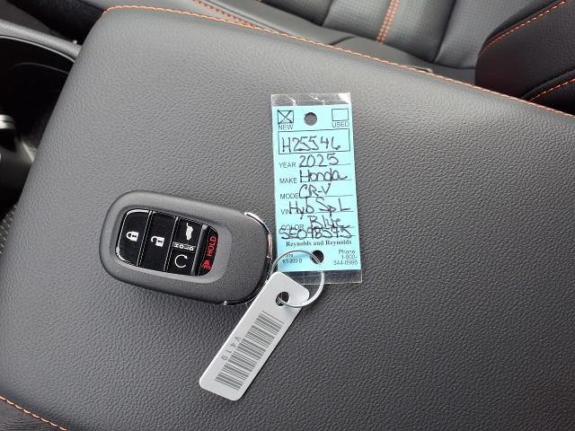 2025 Honda CR-V Hybrid Vehicle Photo in Oshkosh, WI 54904