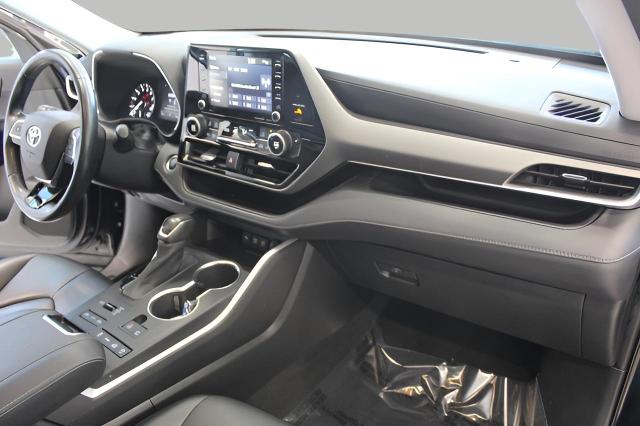 2021 Toyota Highlander Vehicle Photo in Green Bay, WI 54304