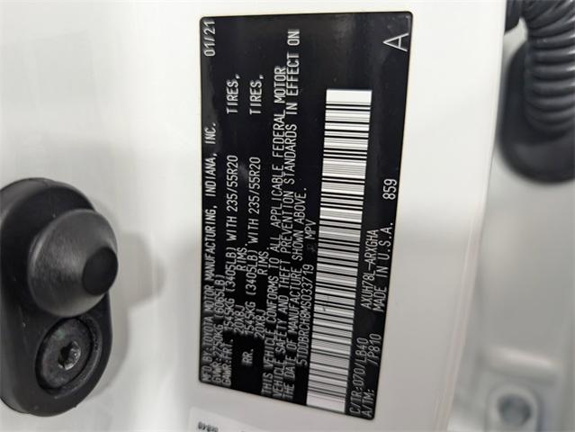 2021 Toyota Highlander Vehicle Photo in ENGLEWOOD, CO 80113-6708