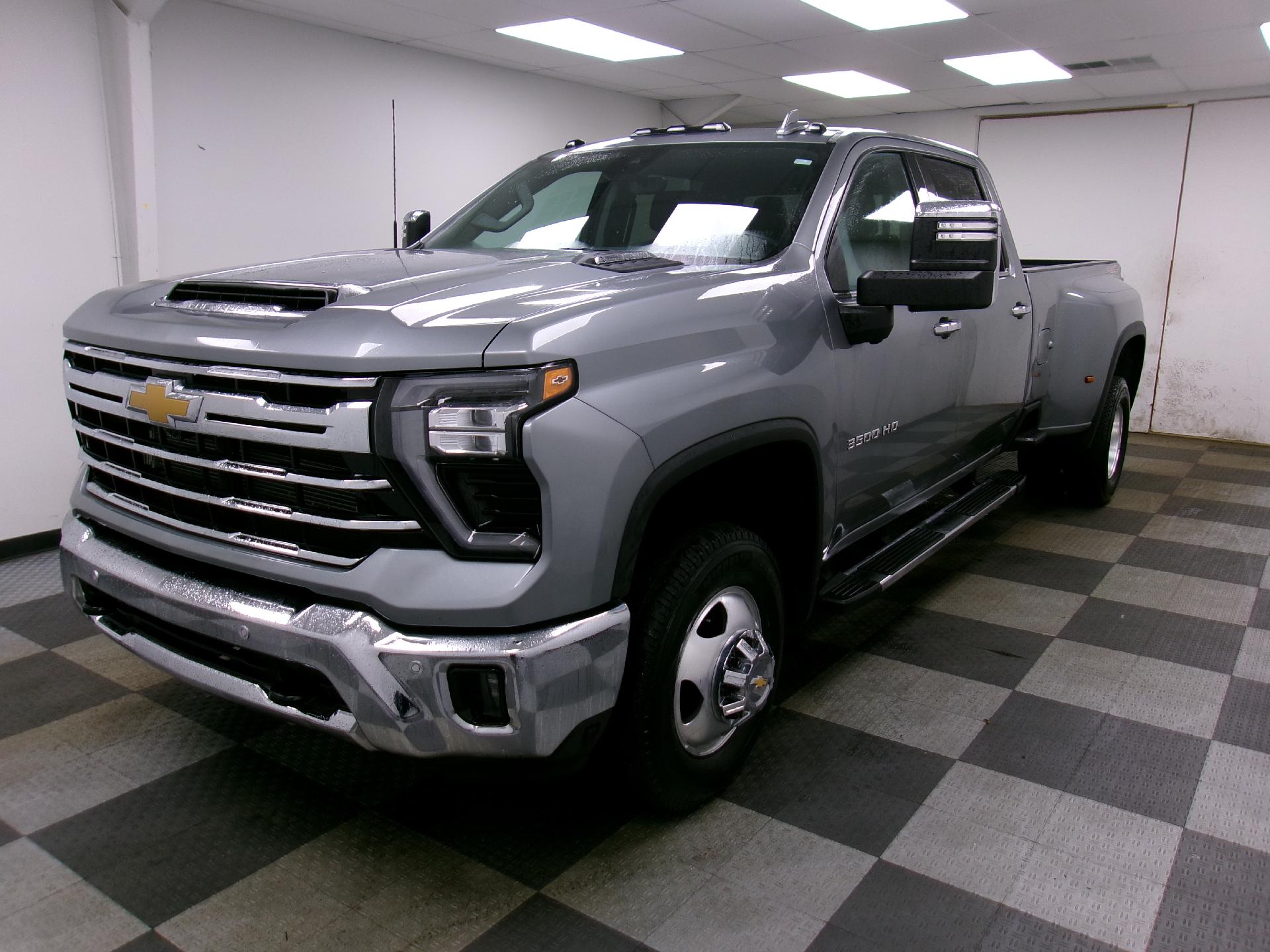 Sterling Gray Metallic 2024 Chevrolet Silverado 3500HD LTZ Crew Cab LB DRW 4WD Pickup Truck Four-Wheel Drive Automatic
