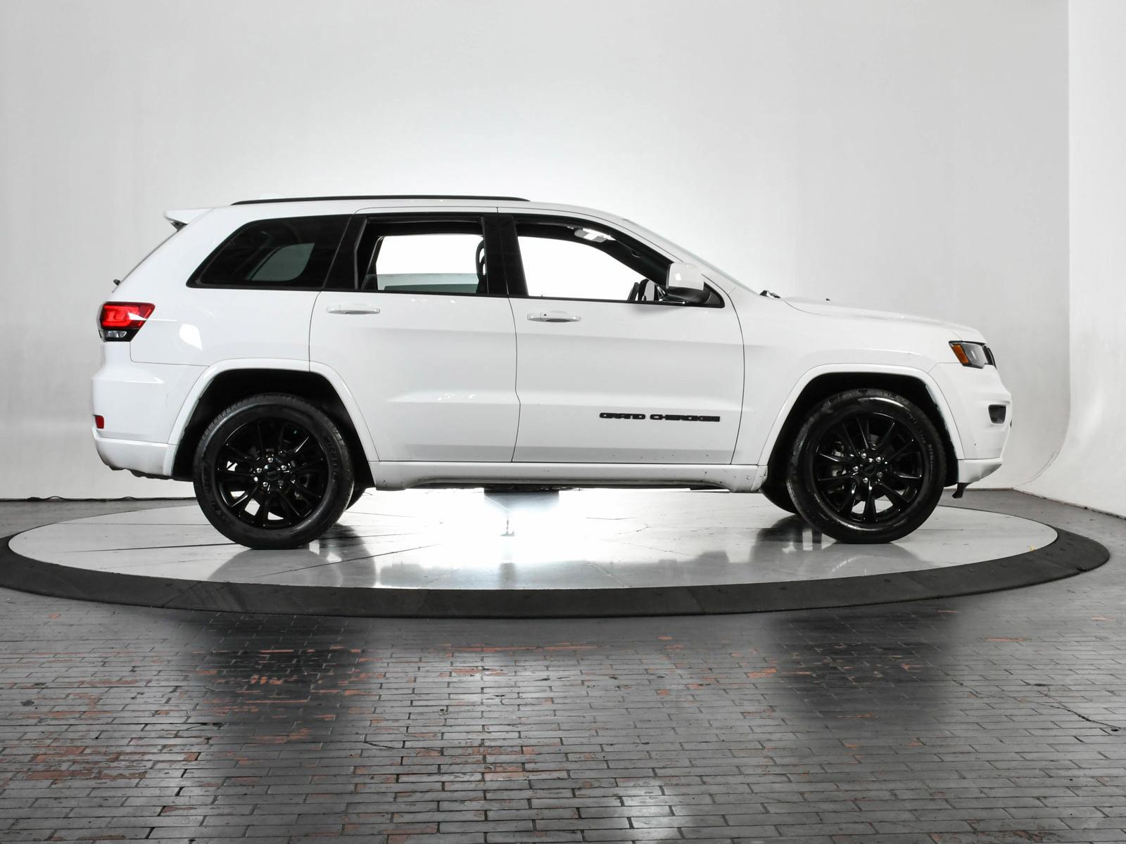 2017 Jeep Grand Cherokee Vehicle Photo in DALLAS, TX 75235