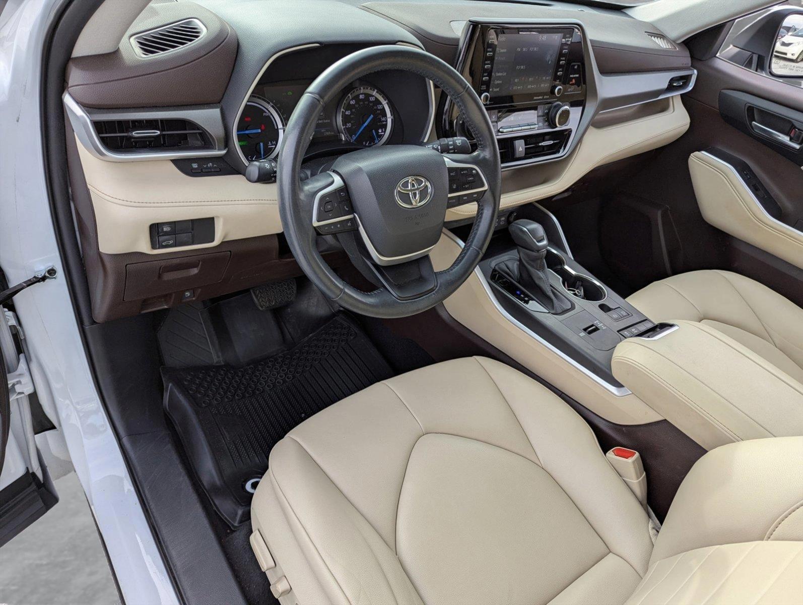 2022 Toyota Highlander Vehicle Photo in Ft. Myers, FL 33907