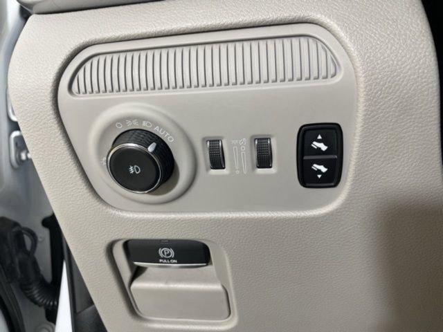 2023 Jeep Wagoneer L Vehicle Photo in PHOENIX, AZ 85014-3381