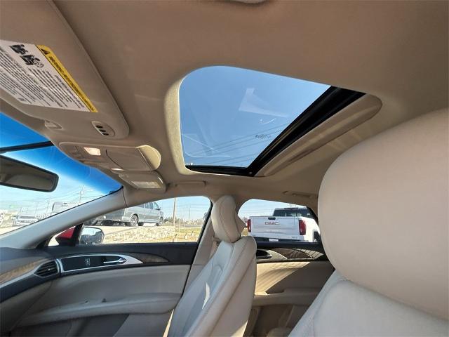 2017 Lincoln MKZ Hybrid Vehicle Photo in ALBERTVILLE, AL 35950-0246