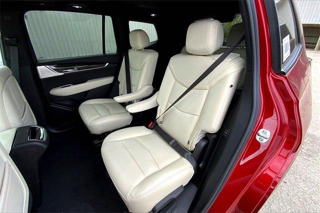 2025 Cadillac XT6 Vehicle Photo in KANSAS CITY, MO 64114-4545