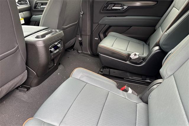 2025 GMC Yukon XL Vehicle Photo in ELK GROVE, CA 95757-8703