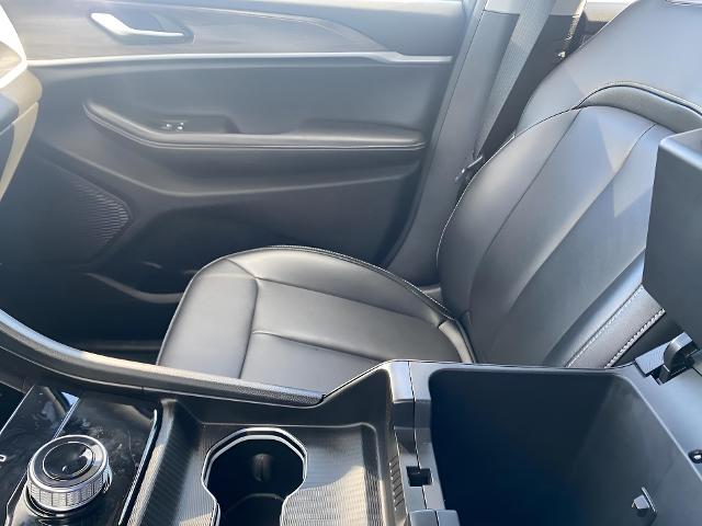 2024 Jeep Grand Cherokee L Vehicle Photo in APPLETON, WI 54914-8833