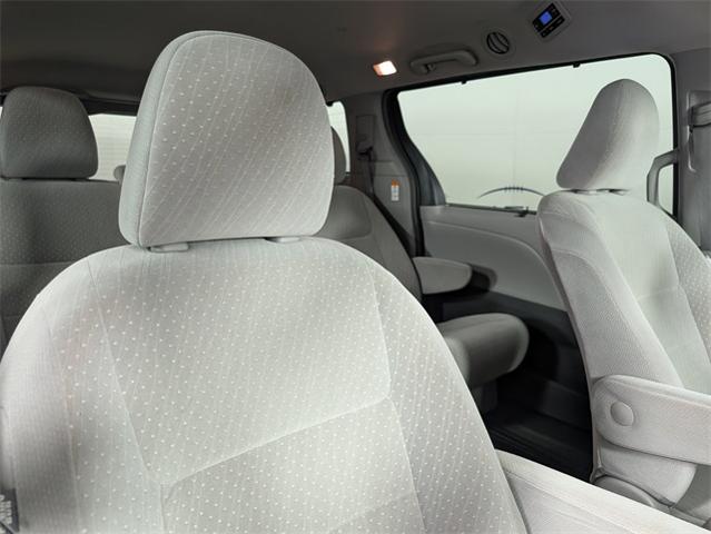2018 Toyota Sienna Vehicle Photo in ENGLEWOOD, CO 80113-6708
