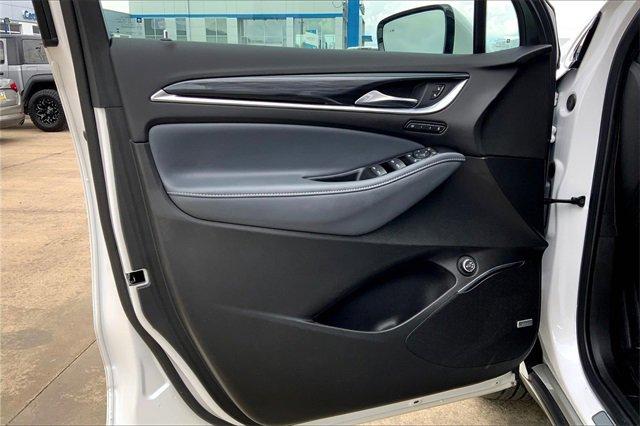 2024 Buick Enclave Vehicle Photo in TOPEKA, KS 66609-0000