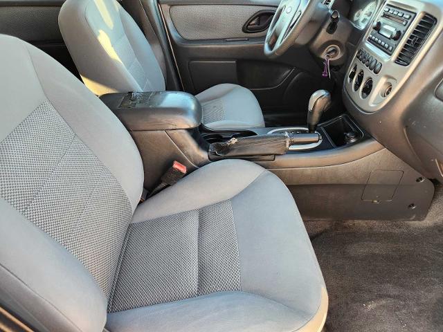 2005 Ford Escape Vehicle Photo in DENTON, TX 76210-9321