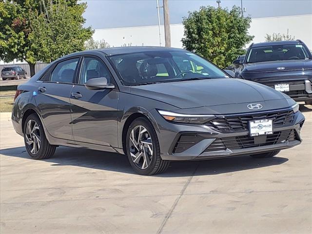 2024 Hyundai ELANTRA Vehicle Photo in Peoria, IL 61615