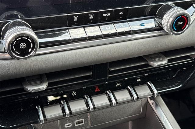 2025 GMC Canyon Vehicle Photo in ELK GROVE, CA 95757-8703