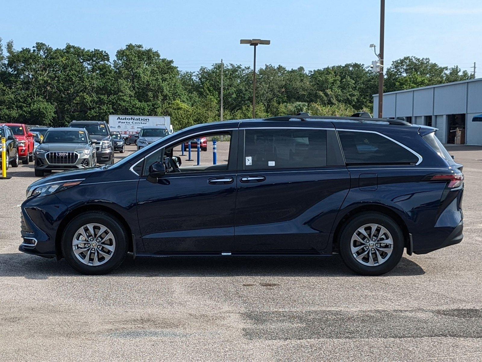 2024 Toyota Sienna Vehicle Photo in ORLANDO, FL 32808-7998