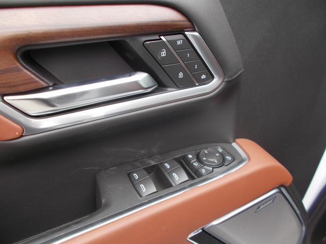 2025 GMC Sierra 2500 HD Vehicle Photo in LOWELL, MA 01852-4336