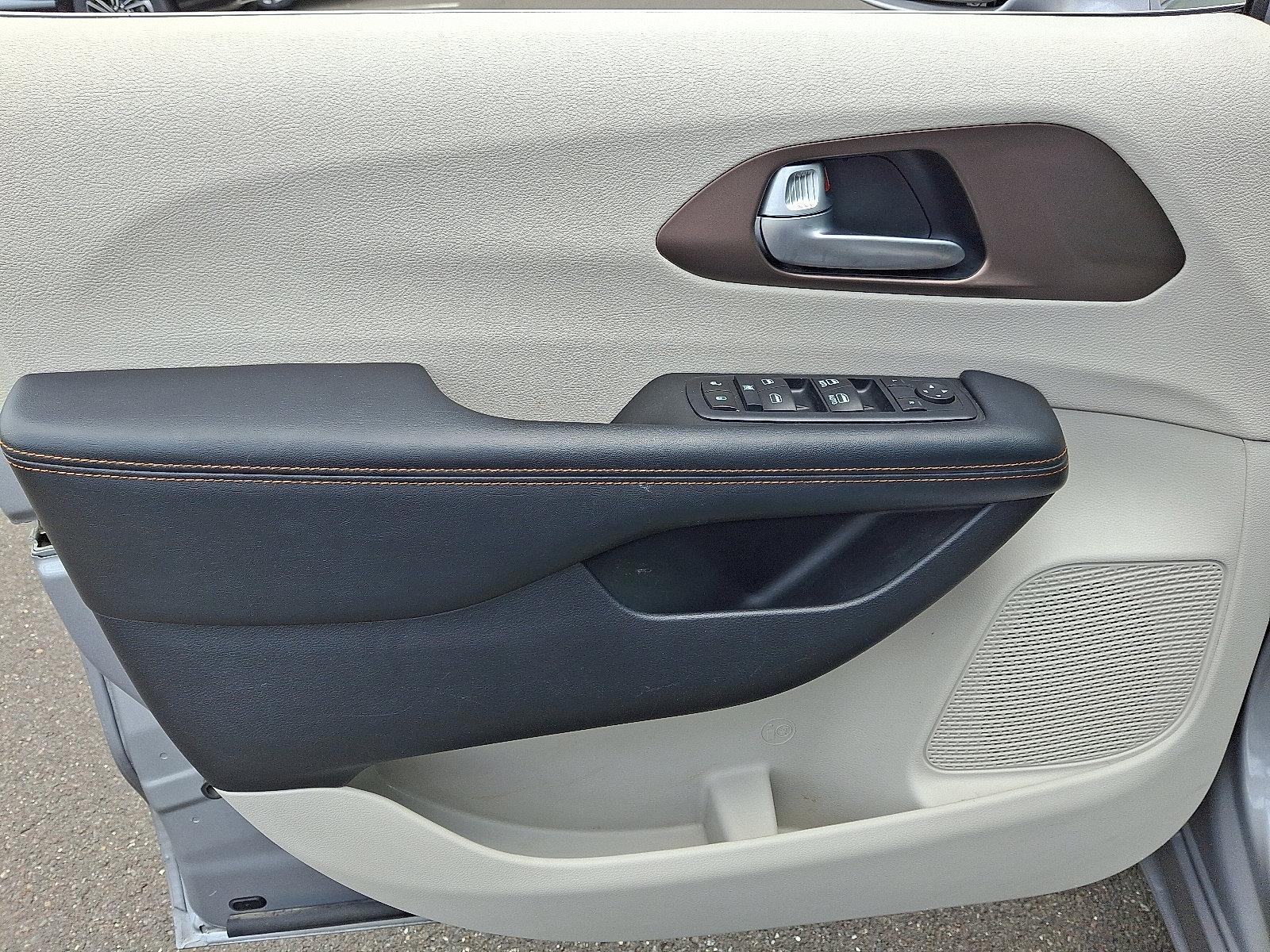 2017 Chrysler Pacifica Vehicle Photo in Trevose, PA 19053