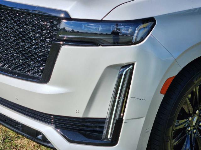 2022 Cadillac Escalade Vehicle Photo in DENTON, TX 76210-9321