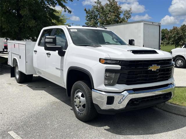 2024 Chevrolet Silverado 3500 HD Chassis Cab Vehicle Photo in ALCOA, TN 37701-3235