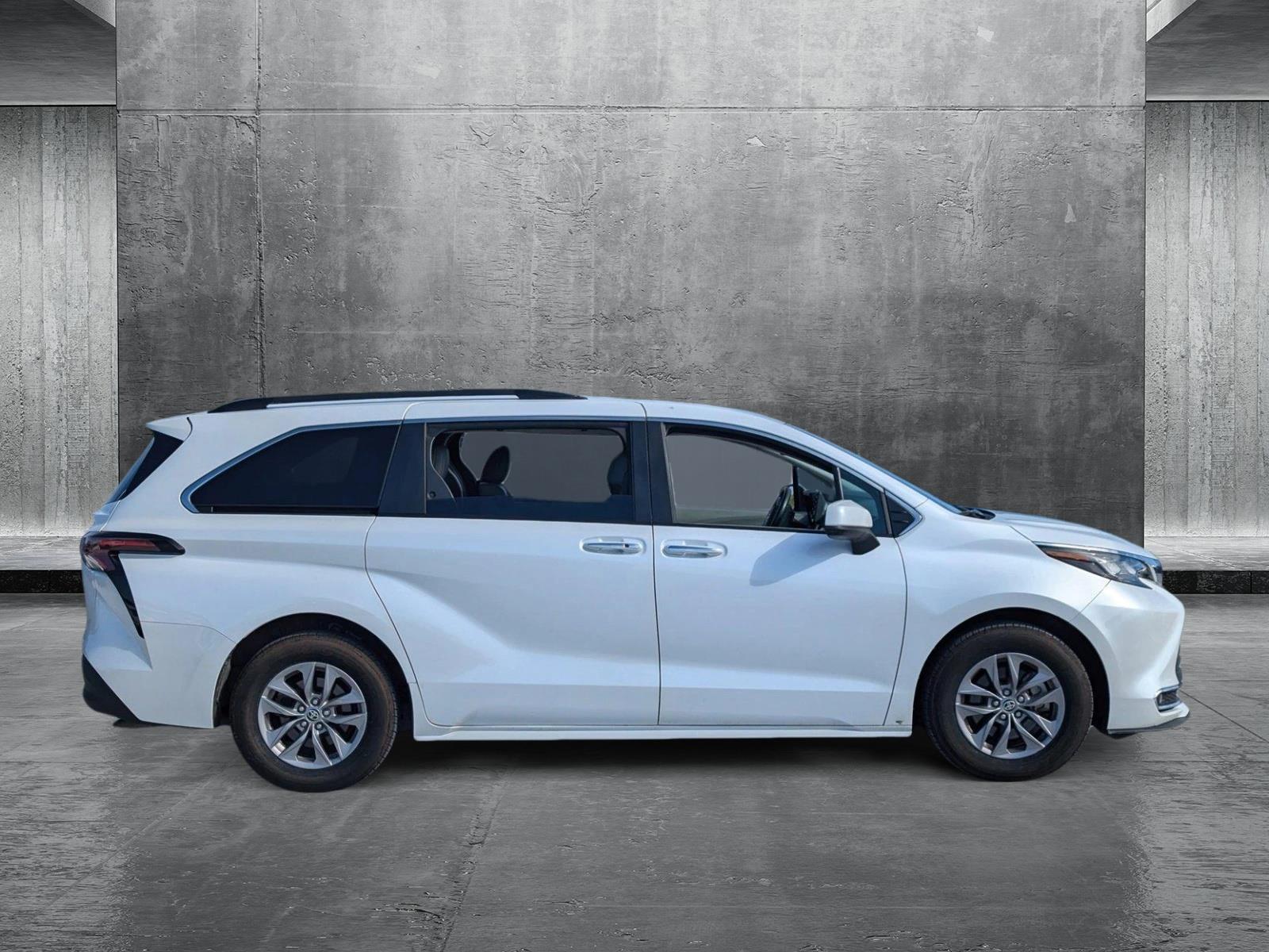 2023 Toyota Sienna Vehicle Photo in Ft. Myers, FL 33907