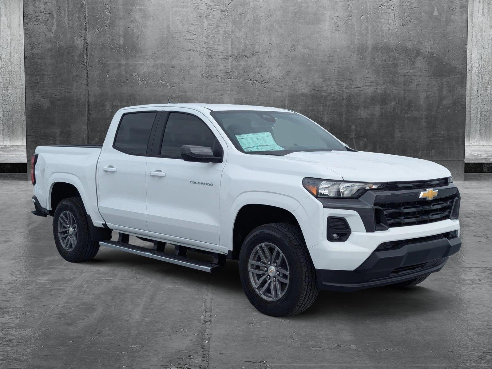 2024 Chevrolet Colorado Vehicle Photo in PEMBROKE PINES, FL 33024-6534