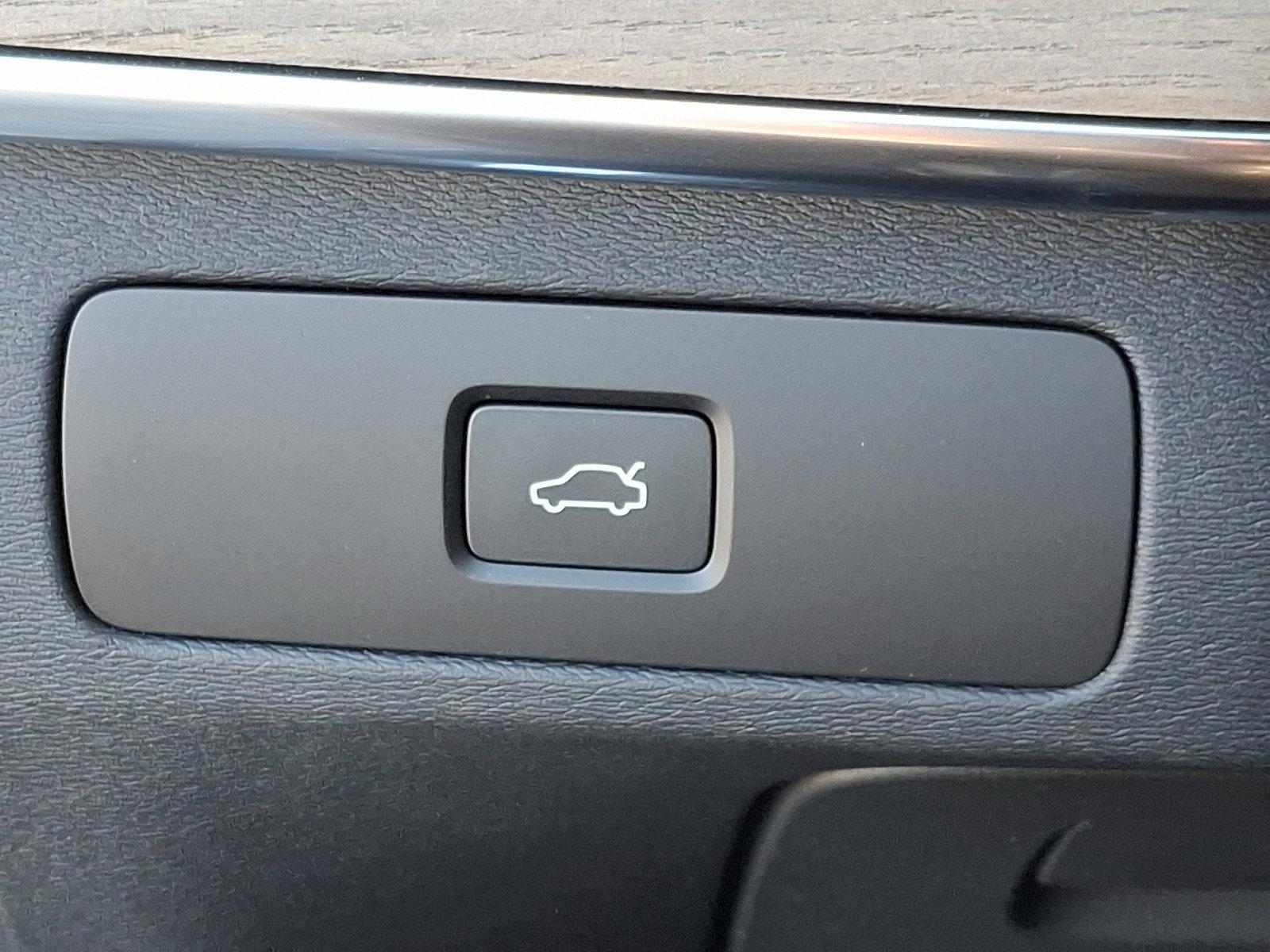 2025 Volvo XC90 Vehicle Photo in Trevose, PA 19053