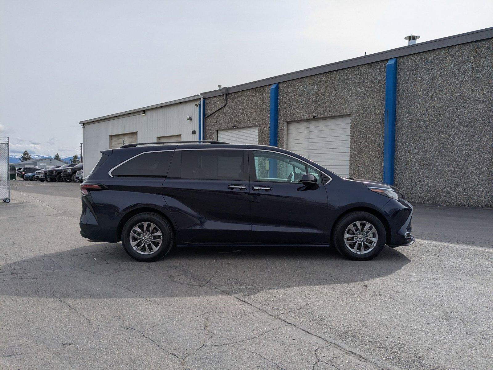 2023 Toyota Sienna Vehicle Photo in Spokane Valley, WA 99212