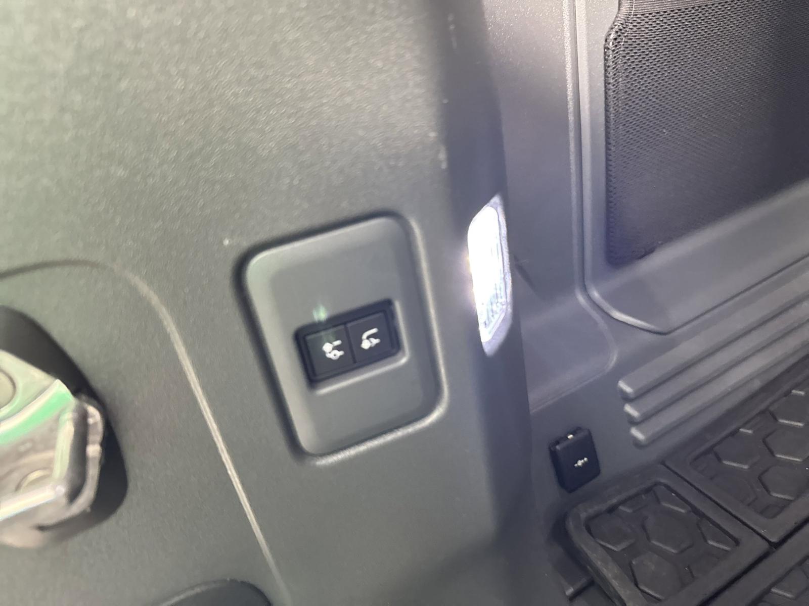 2024 Land Rover Defender Vehicle Photo in GEORGETOWN, TX 78626-7508