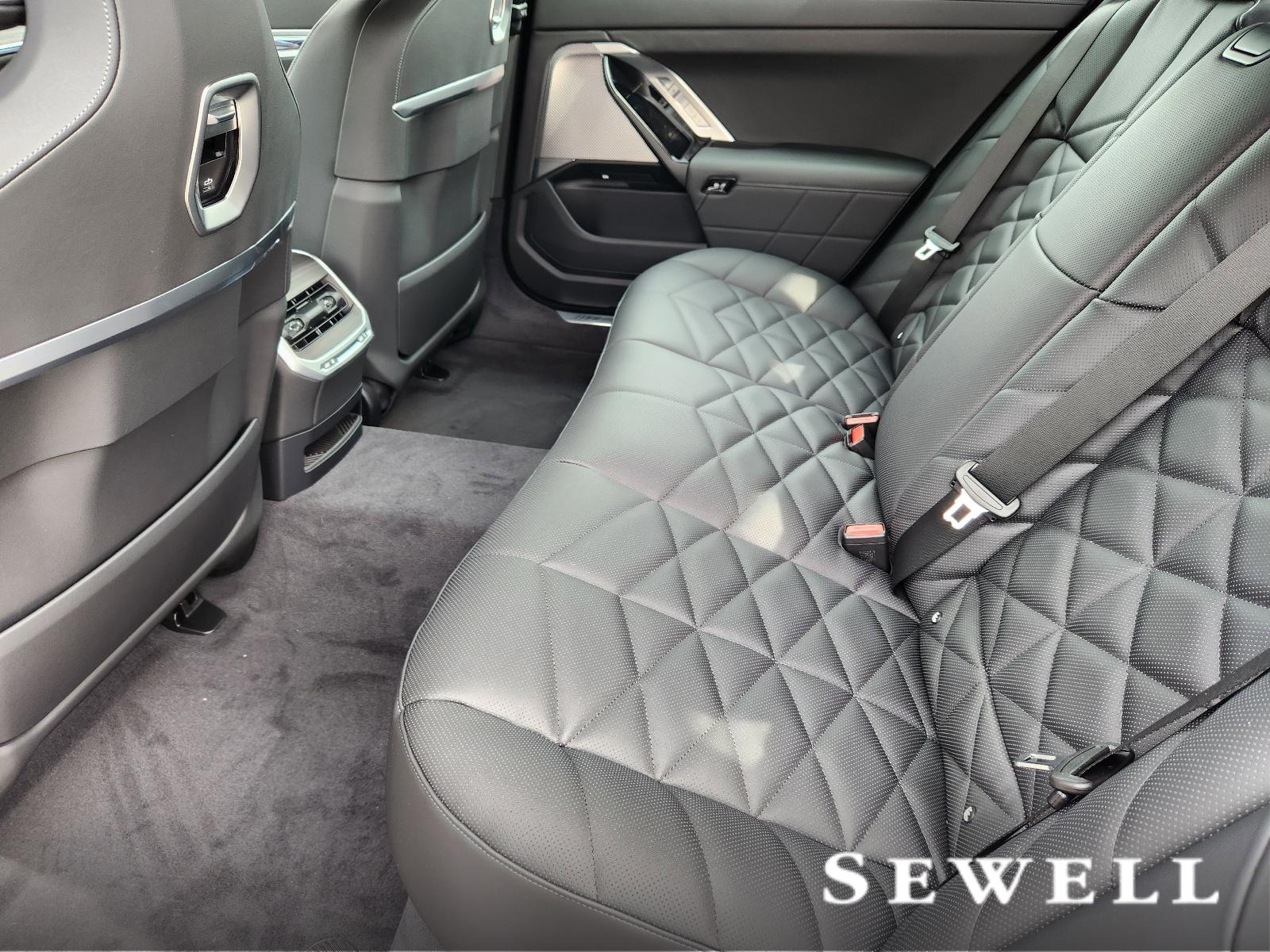 2025 BMW 740i xDrive Vehicle Photo in PLANO, TX 75024