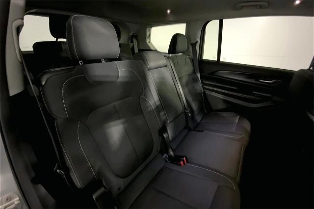 2023 Jeep Grand Cherokee L Vehicle Photo in Kansas City, MO 64114