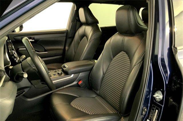 2023 Toyota Highlander Vehicle Photo in KANSAS CITY, MO 64114-4545