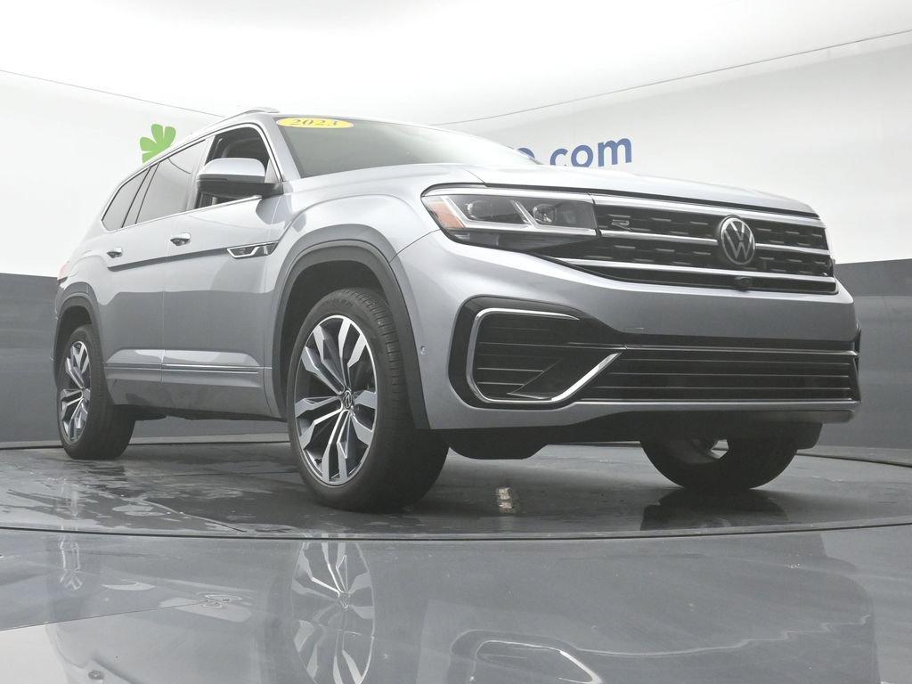 2023 Volkswagen Atlas Vehicle Photo in Marion, IA 52302