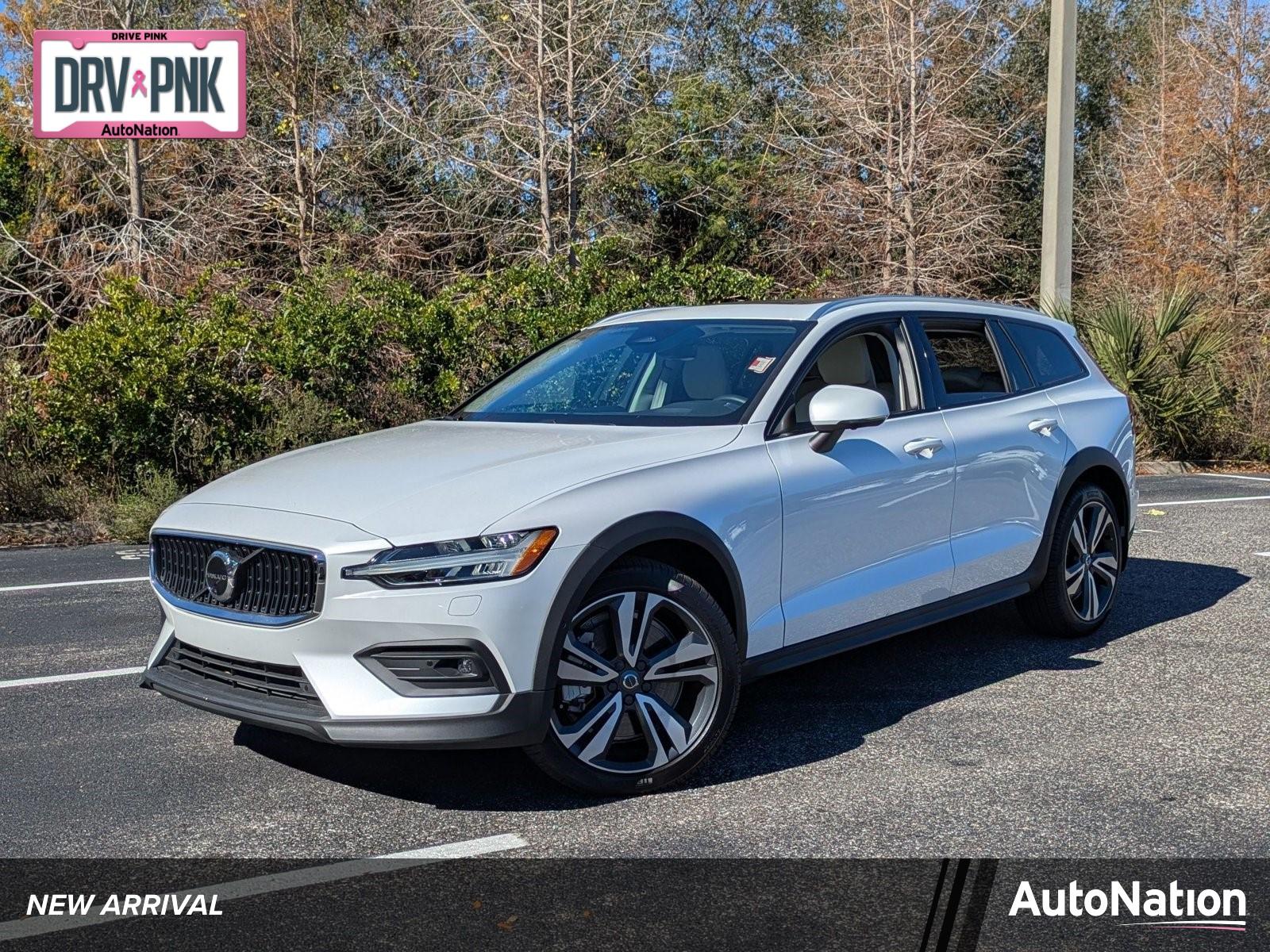 2023 Volvo V60 Cross Country Vehicle Photo in Clearwater, FL 33761