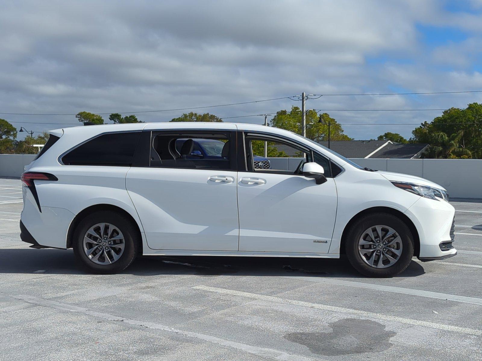 2021 Toyota Sienna Vehicle Photo in Ft. Myers, FL 33907